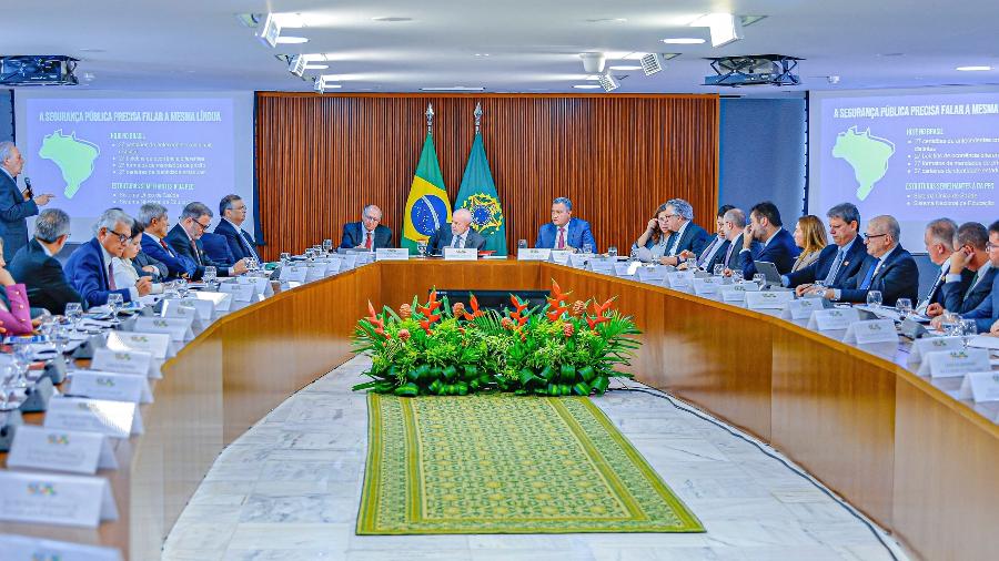 Presidente Lula participa de reunião com governadores para apresentar PEC da Segurança Pública