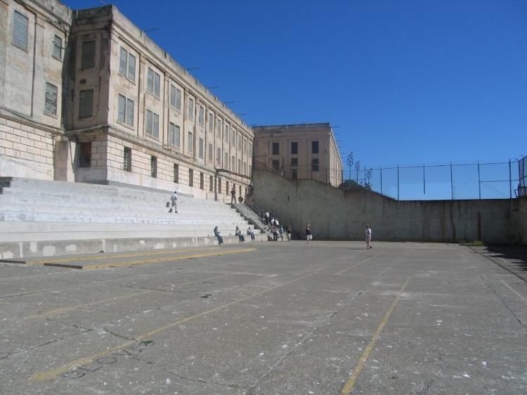 Pátio da penitenciária de Alcatraz Pátio da penitenciária de Alcatraz