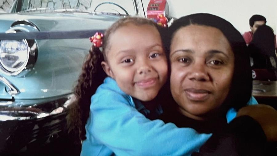 Ana Luiza e a mãe, Avani Ana Luiza e a mãe, Avani