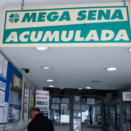 Mega-Sena está acumulada em um valor estimado de R$ 120 milhões - Reinaldo Canato/UOL