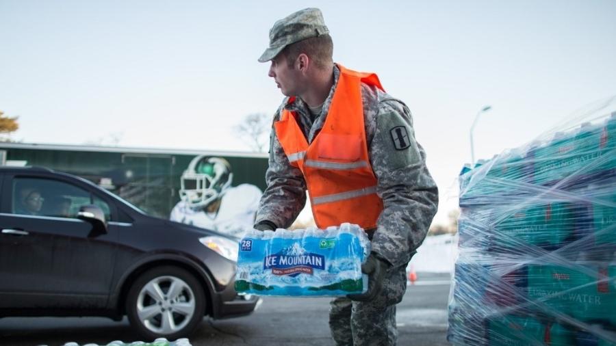 Crise da água em Flint é um dos piores escândalos sanitários nos EUA nos últimos anos - Geoff Robins/AFP