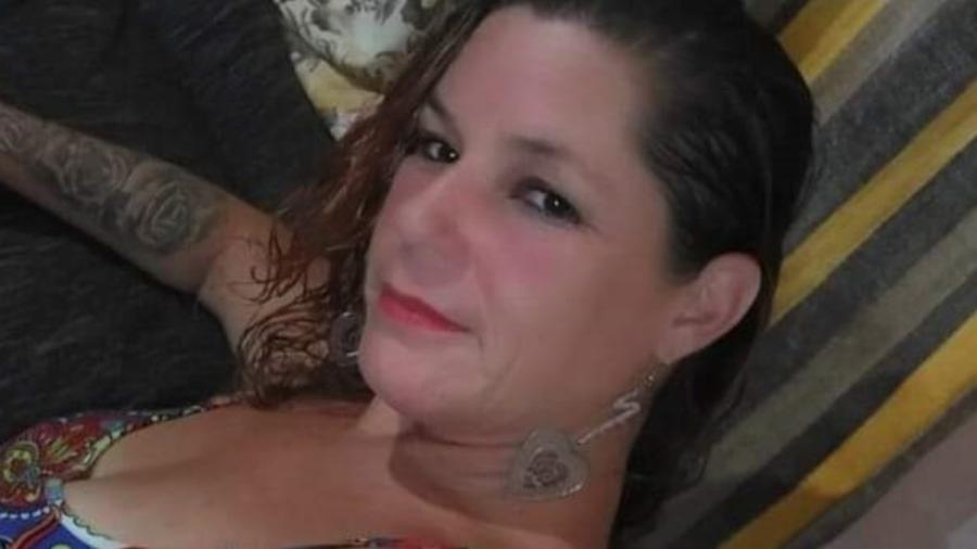 Karina Fernanda de Oliveira tinha 37 anos; motoqueiro fugiu após atropelá-la - Reprodução