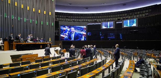 Deputados no plenário da Câmara