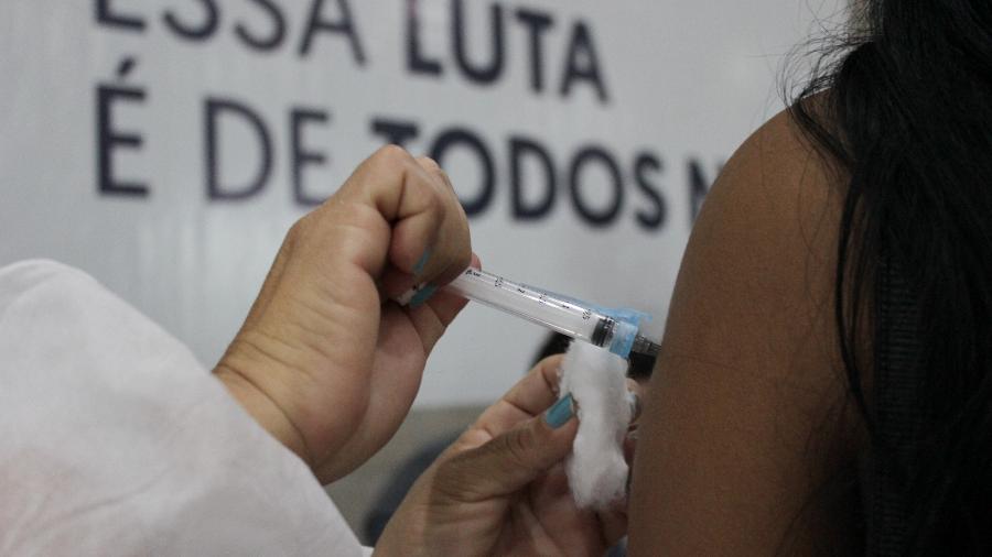 Mais de 165,4 milhões de brasileiros completaram a vacinação contra a covid-19 - Sandro Pereira/Fotoarena/Estadão Conteúdo