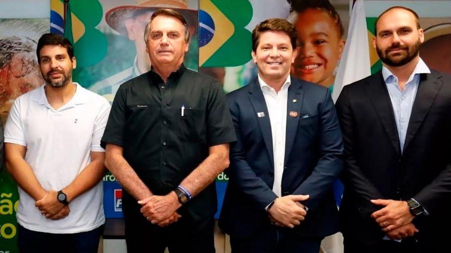 Da esquerda para a direita, André Porciuncula, Jair Bolsonaro, Mario Frias e Eduardo Bolsonaro - Divulgação