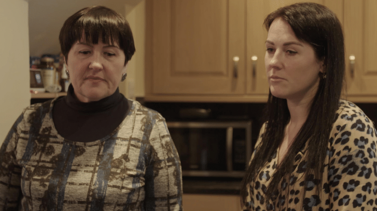 Nataliia Roberts and her mother Liudmyla share a cup of tea at Nataliia's home in Caernarfon, Wales - BBC - BBC