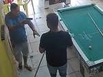 Dupla executa sete pessoas em bar após perder jogo de sinuca