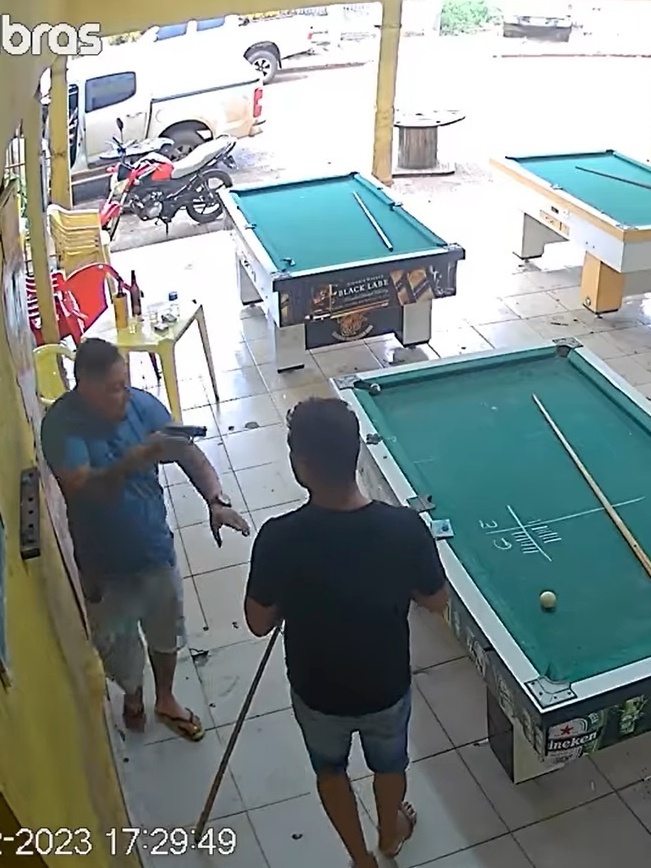 Vídeo, Jogo de sinuca termina com homem cruelmente morto :: Leiagora, Playagora