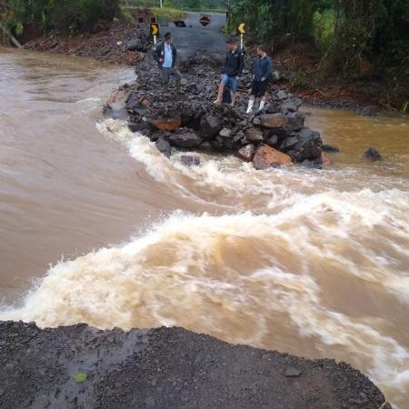 Passagem alternativa entre Três Cachoeiras (RS) e Morrinhos do Sul (RS) ficou destruída pela chuva após ciclone extratropical em julho