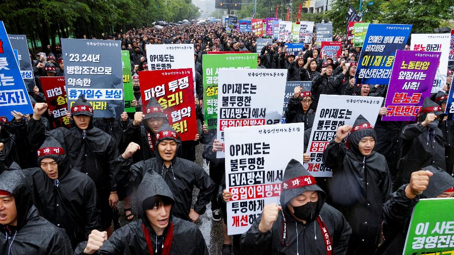 Trabalhadores em greve da Samsung protestam na Coreia do Sul