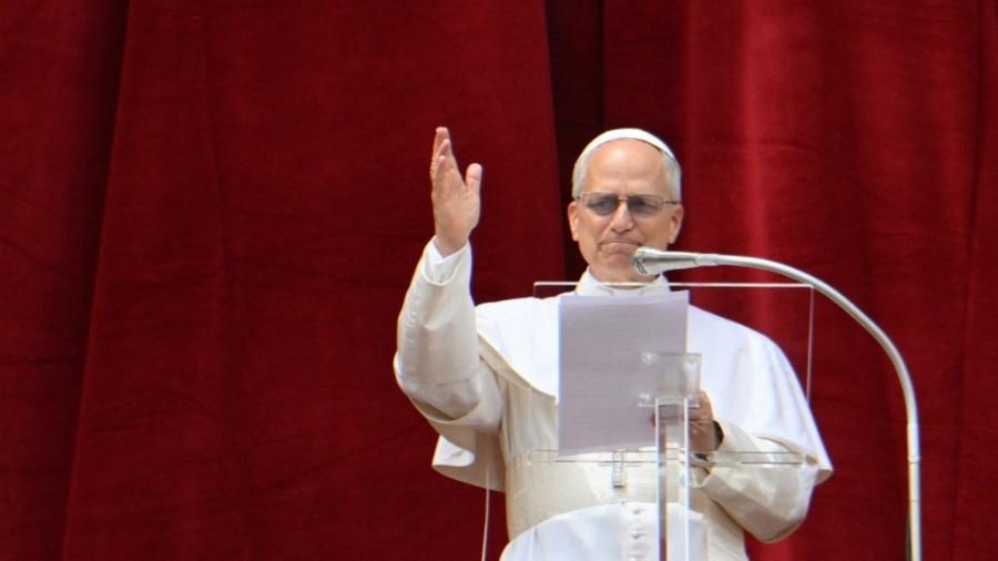 Papa Leão 14 durante sua primeira missa de domingo - ALBERTO PIZZOLI/AFP