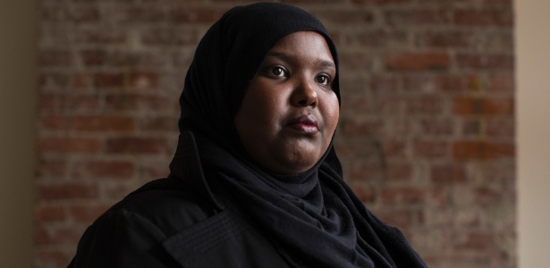 Juweiya Abdiaziz Ali, americana de origem somali que está processando o presidente Donald Trump - Ruth Fremson/The New York Times