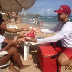 Geladinhos de espumante, gourmet e acarajé delivery: baianos apostam na  criatividade para ganhar dinheiro no verão, Verão 2018