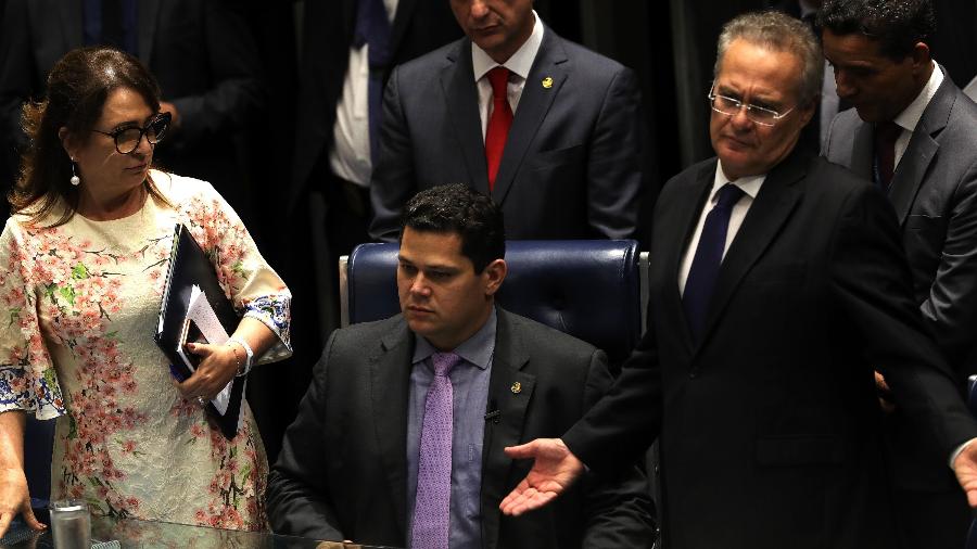 1º.fev.2019 - Os senadores Kátia Abreu (PDT-TO), Davi Alcolumbre (DEM-AP) e Renan Calheiros (MDB-AL) em sessão conturbada para a escolha do presidente do Senado - Marcelo Chello/CJPress/Estadão Conteúdo