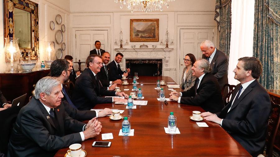 19.mar.2019 - Presidente Jair Bolsonaro durante encontro com o Secretário-geral da Organização dos Estados Americanos (OEA) em Washington - Alan Santos/PR