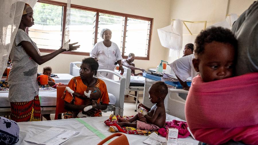 Crianças que sofrem de desnutrição aguda grave no centro pediátrico apoiado pela UNICEF em Bangui, República Centro-Africana - Ashley Gilbertson/The New York Times