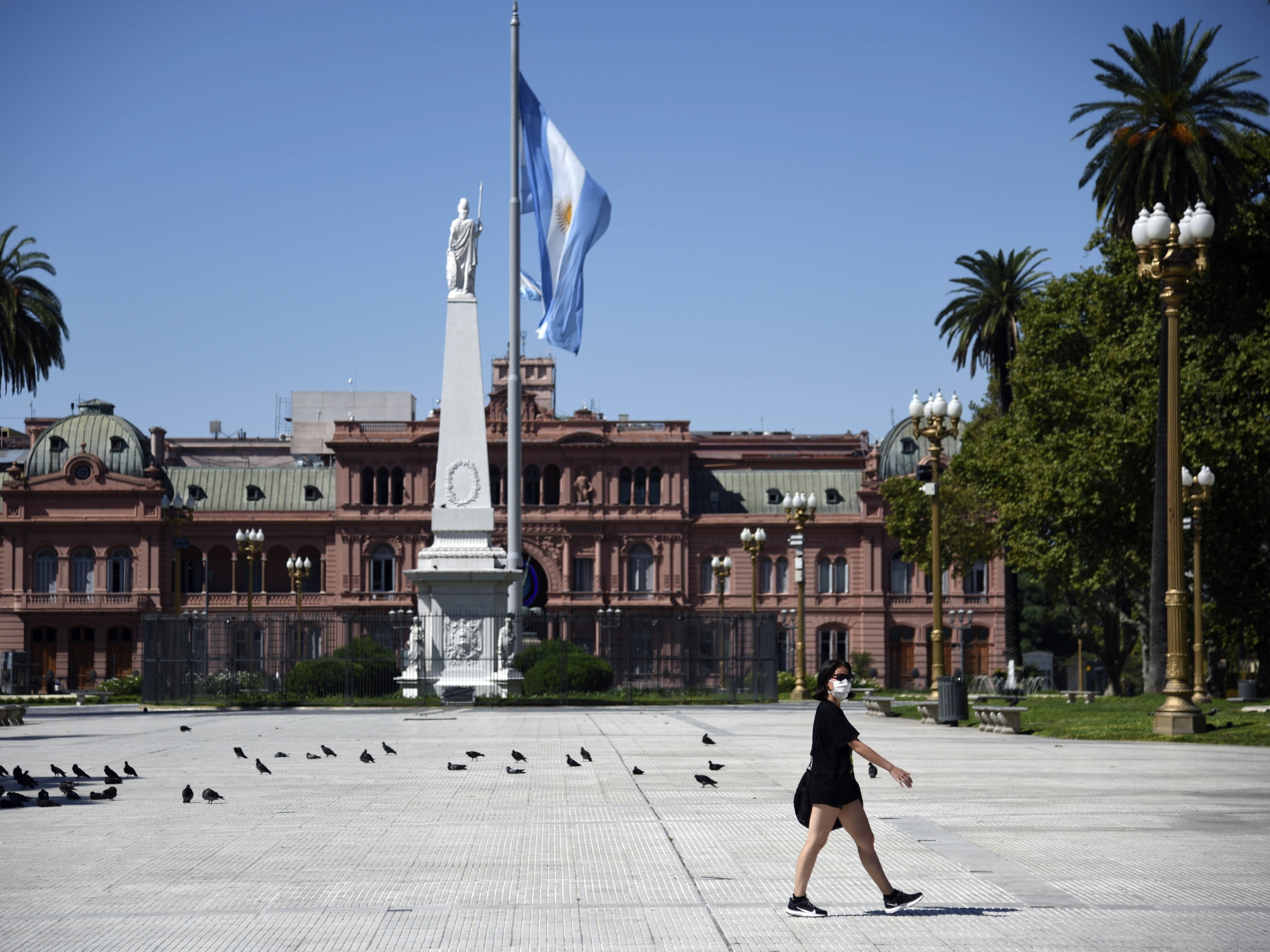 Argentina contém covid-19 com quarentena rigorosa e até ameaça de prisão