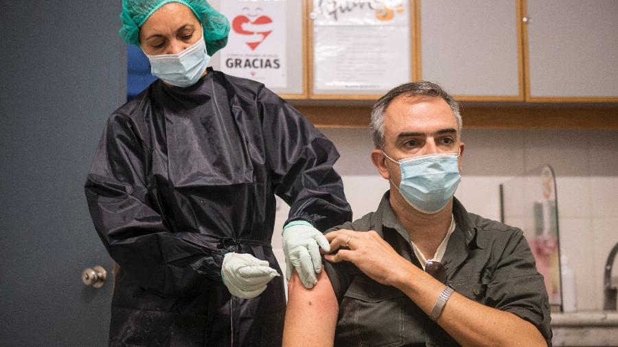 Vacinação no Uruguai; Até agora, o país está vacinando todos com mais de 18 anos -  Ernesto Ryan/Getty Images