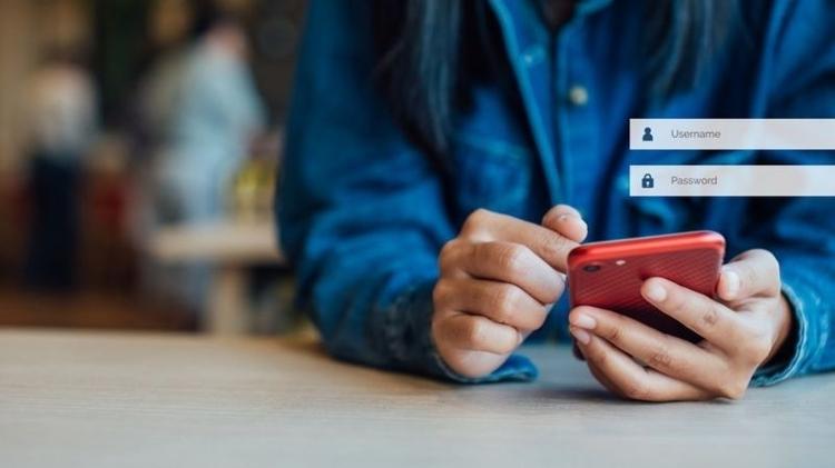 Empresas aconselham que as pessoas não deixem as senhas salvas no celular - Getty Images - Getty Images