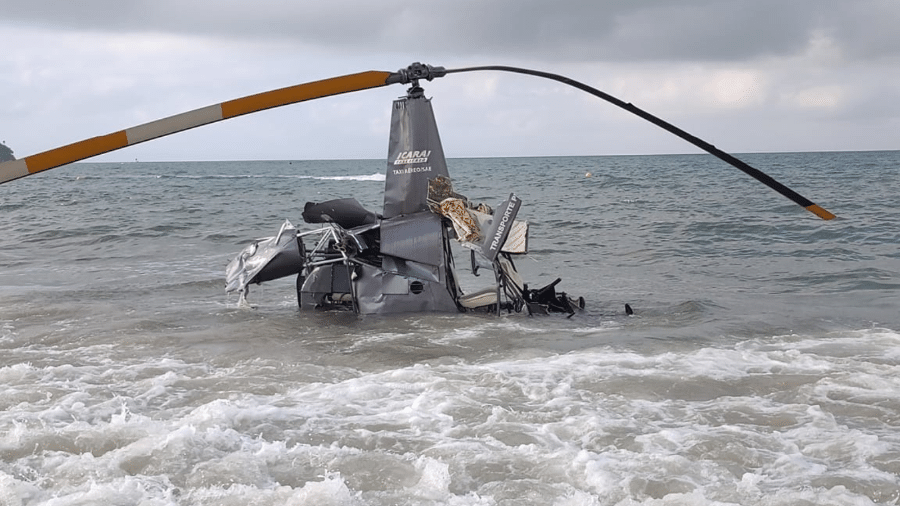 Todos os ocupantes de helicóptero foram resgatados com vida - Reprodução/Facebook/Robson L C Pazze