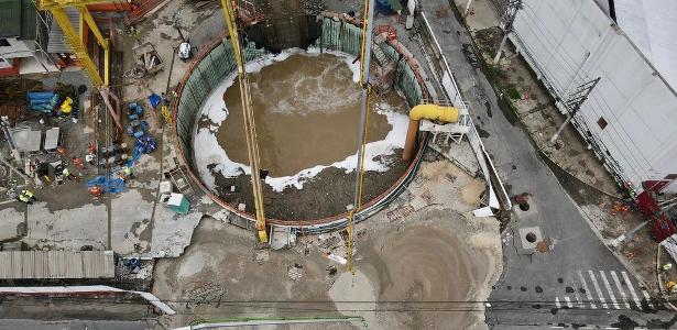 2.fev.2022 - Buraco formado após acidente em obra na linha 6-laranja do metrô de São Paulo já foi preenchido