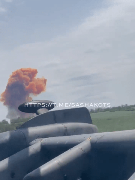 Vídeos publicados nas redes sociais mostram uma grande nuvem de fumaça laranja em cidade no leste da Ucrânia - Reprodução/Telegram