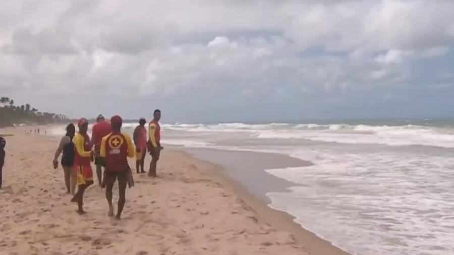 Corpo do segundo irmão foi encontrado às 15h28 na Praia do Cupe, a dois quilômetros de distância do ponto de afogamento - TV Globo/Reprodução