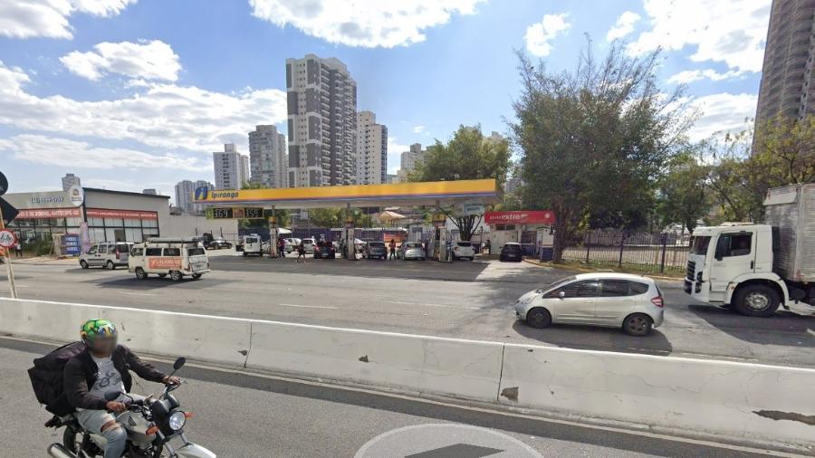 Autores do crime e mais duas pessoas foram baleadas em assalto a posto de gasolina na zona sul de São Paulo, segundo relatório preliminar da Polícia Militar