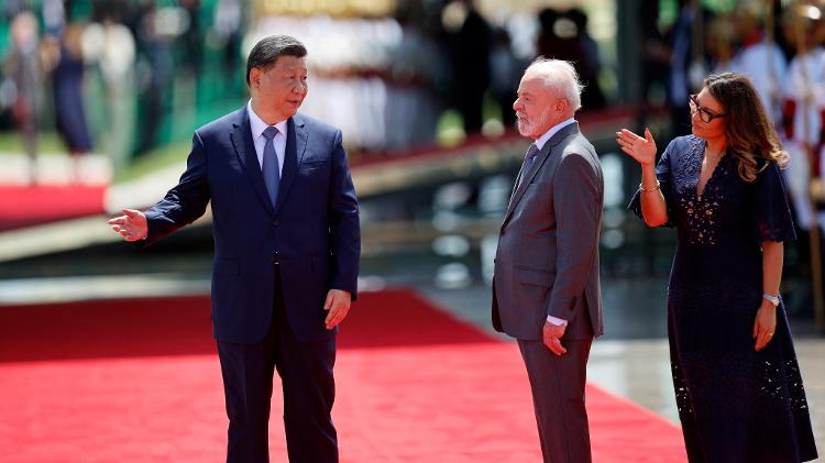 Lula e Janja recebem o presidente da China, Xi Jinping, em Brasília. Presentes foram entregues durante jantar em homenagem ao líder chinês