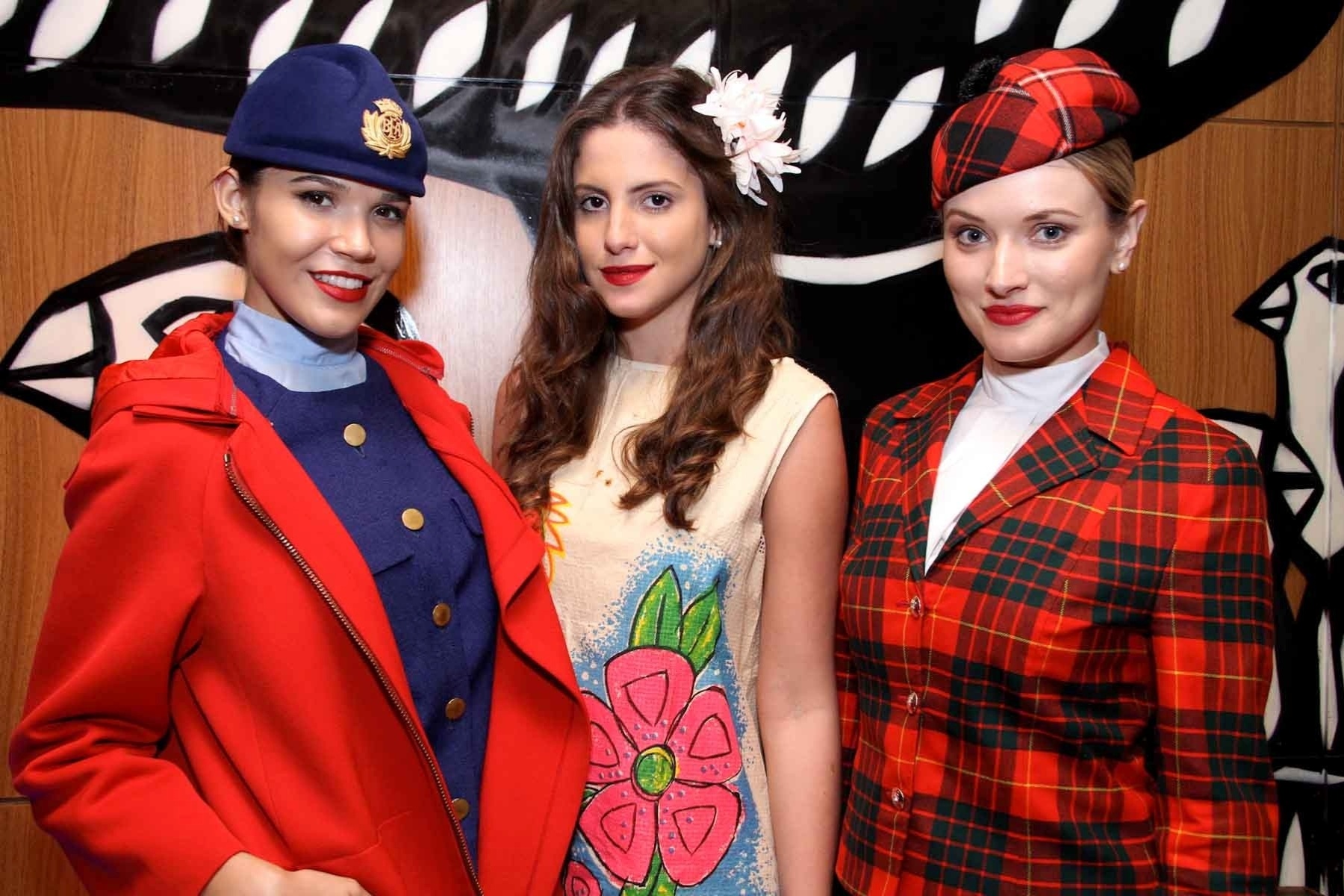 Uniformes da companhia aérea British Airways - modelos 1967 Hardy Amies, 1967 Paper Dress e 1988 Tartãn Cunningham - Denise Andrade/Divulgação/BA