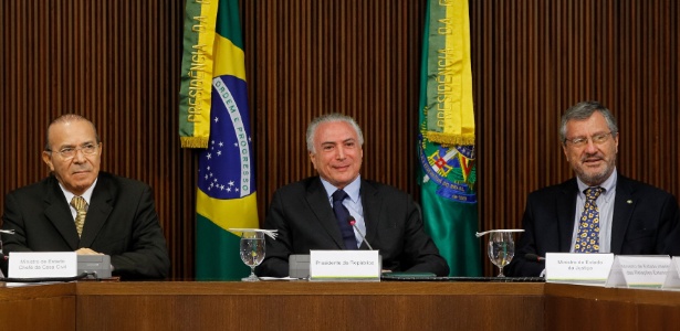 Eliseu Padilha (esq.) e presidente Michel Temer participam de reunião em Brasília