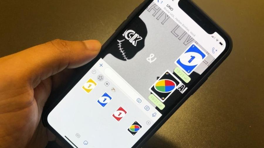 Dá para disputar partidos do jogo de cartas Uno pelo WhatsApp - Helton Simões Gomes/UOL