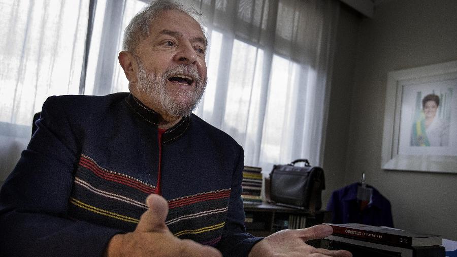 O ex-presidente Luiz Inácio Lula da Silva (PT) durante entrevista no Instituto Lula, em São Paulo, antes de ser preso - 28.jan.2018 - Marlene Bergamo/Folhapress