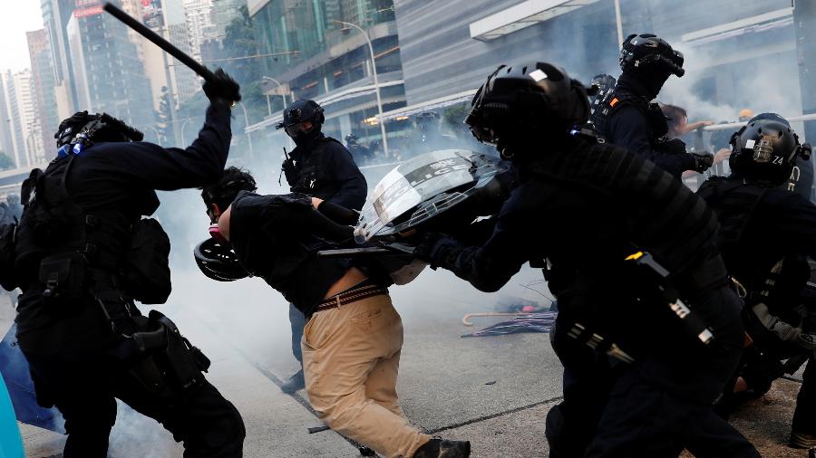 Polícia reprime protestos antigoverno em Hong Kong - TYRONE SIU/ REUTERS