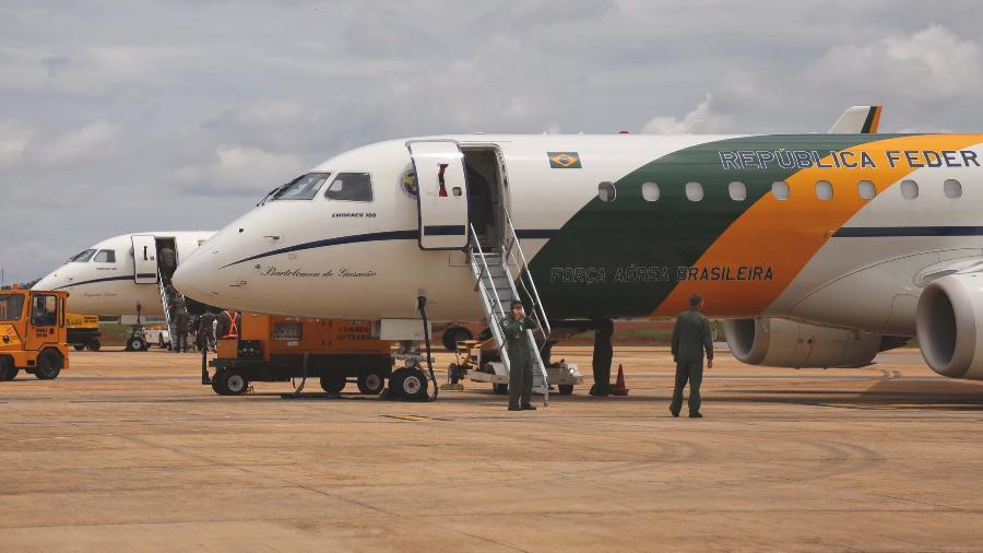 Dois aviões Embraer 190 da Força Aérea Brasileira decolam da Ala 1 da Base Aérea de Brasília (DF) - Fatima Meira/Futura Press/Estadao Conteudo