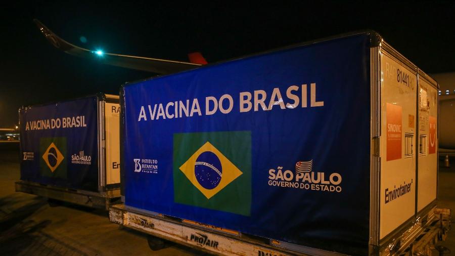 18.ago.2021 - Chegada de insumos para produção da CoronaVac em Guarulhos - Divulgação/Governo de São Paulo