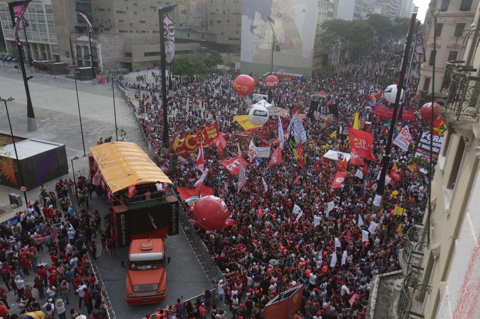 7.set.2021 - Manifestantes se reúnem no Vale do Anhangabaú para protestar contra o presidente Jair Bolsonaro - Ricardo Matsukawa/UOL