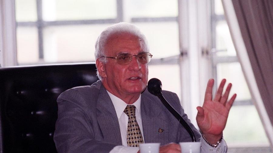 José Ismael Pedrosa presta depoimento à CPI dos Presídios em São Paulo, em 23 de agosto de 2001 - Flavio Grieger/Folha Imagem