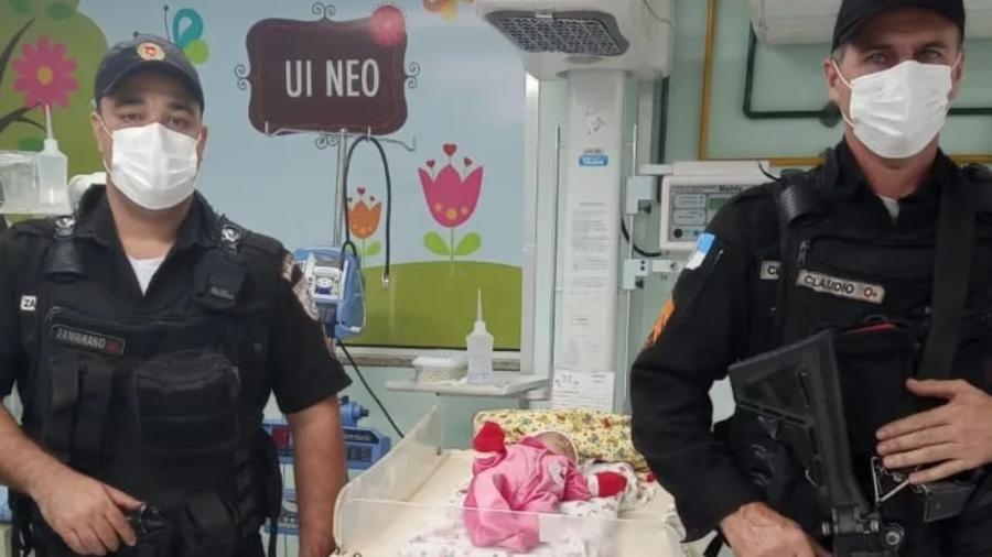 Recém-nascida foi encontrada em lixeira no bairro Jardim Catarina, em Niterói - Polícia Militar/Divulgação