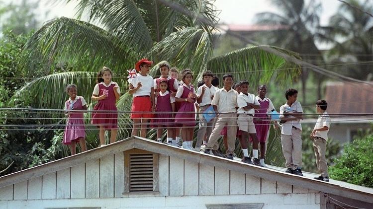 People climbed trees and buildings to see the Queen when she last visited Belize in 1994 - PA MEDIA - PA MEDIA