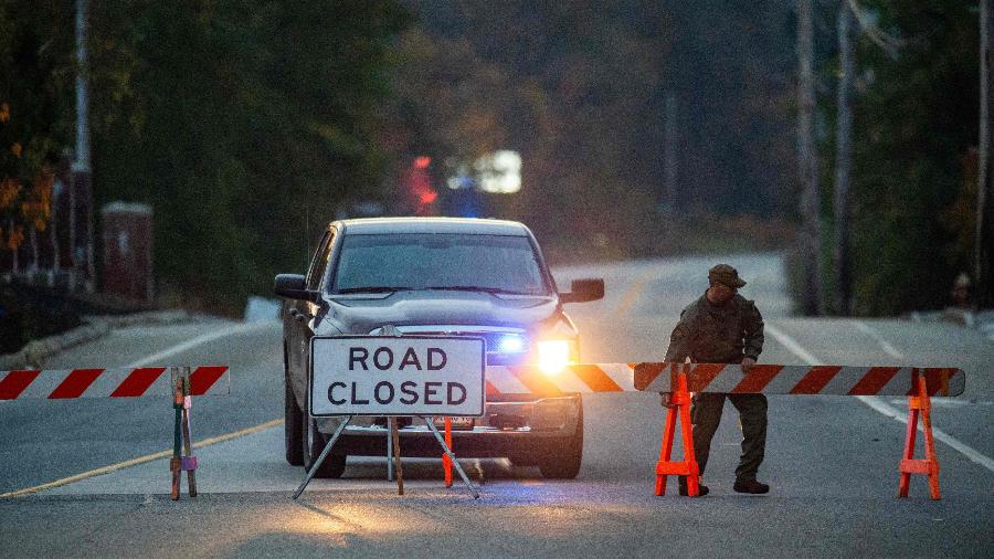 Polícia bloqueia estrada onde aconteceu massacre no estado do Maine, nos EUA