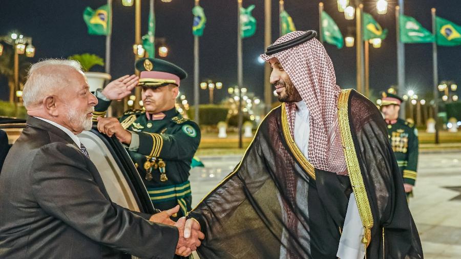 Presidente Lula chega ao Palácio Real Al Yamamah, em Riad (Arábia Saudita)