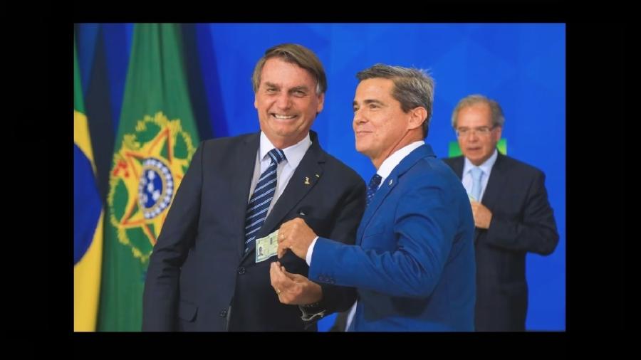 Bolsonaro ao lado de Mário Fernandes quando secretário-executivo da Secretaria-Geral da Presidência... Que tipo de gente abrigava aquele Palácio!!!