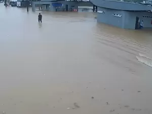 Chuvas em SC deixam maior cidade do estado debaixo d'água