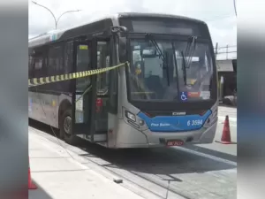 PM reage a ataque em ônibus, atira contra suspeito e fere 3 pessoas em SP