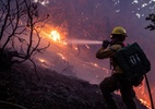 Com ventos mais fracos, bombeiros obtêm progresso no combate a chamas nos EUA - REUTERS/Ringo Chiu