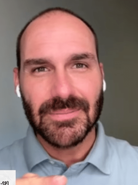 Eduardo Bolsonaro (PL-SP), em entrevista para rádio Auriverde Eduardo Bolsonaro (PL-SP), em entrevista para rádio Auriverde