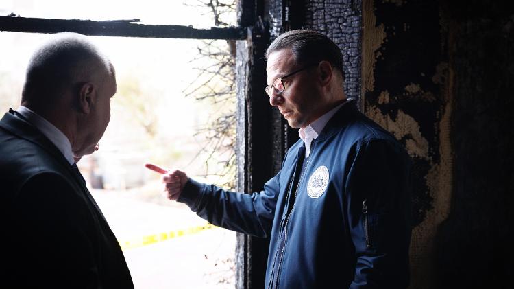 O governador Josh Shapiro visitou os cômodos atingidos pelo incêndio