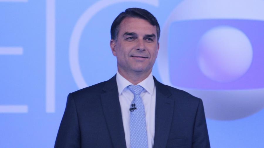 Flávio Bolsonaro, candidato do PL, durante debate presidencial da Globo para o segundo turno Flávio Bolsonaro, candidato do PL, durante debate presidencial da Globo para o segundo turno