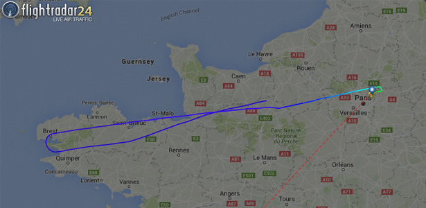 Imagens do site Flight Radar mostra avião retornando ao aeroporto Charles de Gaulle - Reprodução/Flight Radar 24 